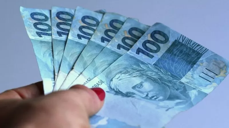 Servidores do Executivo federal aceitam proposta de reajuste de 9%