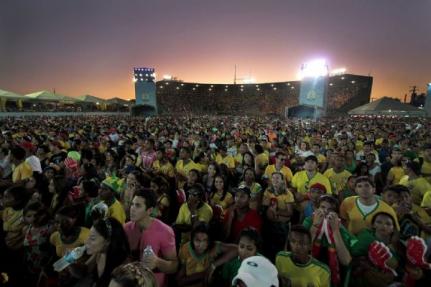 RUMO AO HEXA:    Confira 5 locais para assistir a estreia do Brasil na Copa