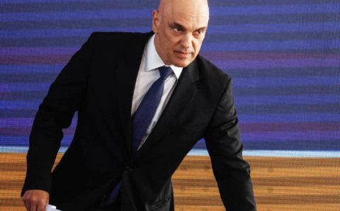 ALERTA AOS BOLSONARISTAS:   Quem contesta eleição em ato golpista é criminoso, diz Moraes