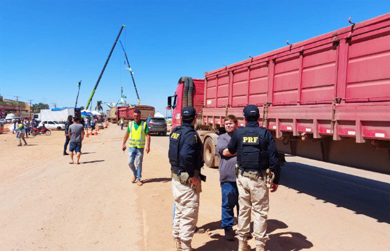 MT:  ESTADUAIS E FEDERAIS:   Governo afirma que MT está com 100% das rodovias liberadas