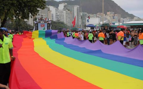 Parada do Orgulho LGBT+ retorna à orla de Copacabana após intervalo de dois anos