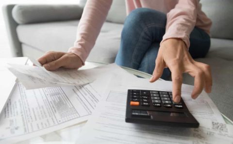 Dívidas em atraso tiram o sono de 84% dos brasileiros, diz pesquisa