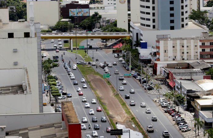 MT:  DEMOCRACIA, NÃO!!  DITADURA MILITAR, SIM!!: Protesto continua