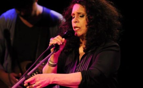 Velório de Gal Costa é marcado por presença de artistas e homenagens de Luciano Huck, Silvio Santos e mais.