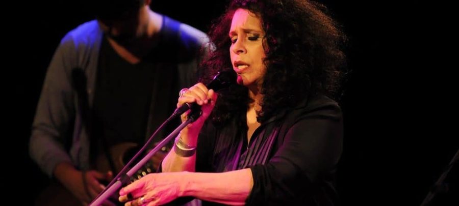 Corpo de Gal Costa é velado em SP e emoção toma conta do filho e da mulher da cantora. Fotos