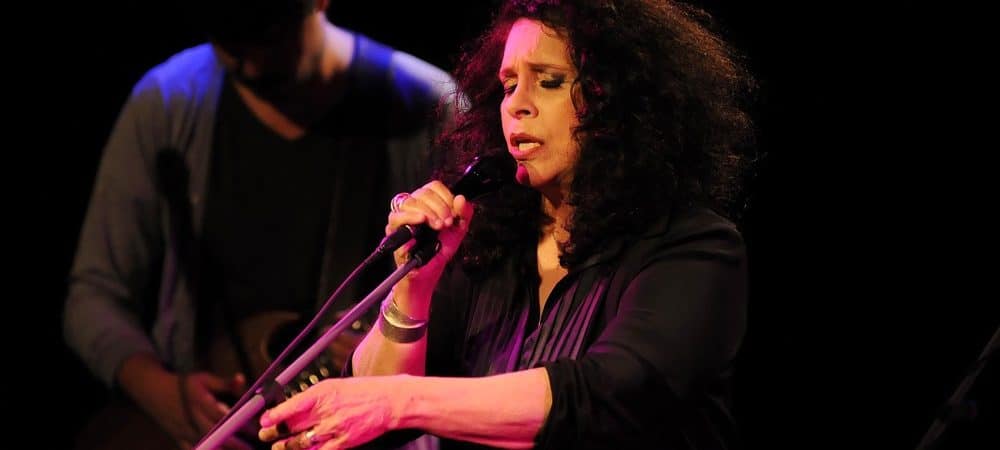 Velório de Gal Costa é marcado por presença de artistas e homenagens de Luciano Huck, Silvio Santos e mais.