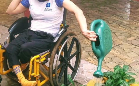 Escola Especializada Raio de Sol recebe prêmio por cultivar horta medicinal