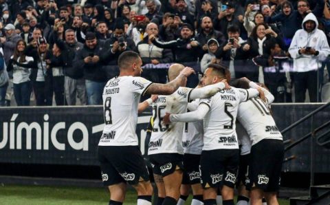 Corinthians desembarca em Goiânia para duelo contra o Atlético-GO pelo Brasileirão