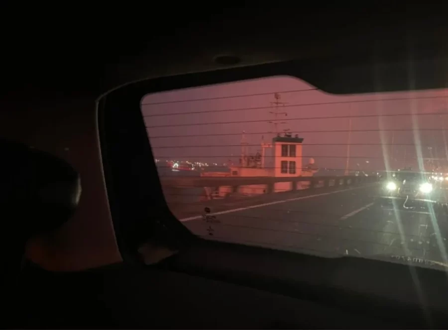 Navio bate na ponte Rio-Niterói e via é interditada nos dois sentidos