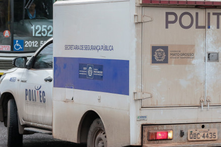 Homem ouve barulho, sai para ver e é morto com cinco tiros