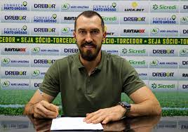 Após permanência na Série A, Cuiabá renova com goleiro Walter até 2024