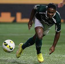 Endrick vibra com golaço de Richarlison e elogia Vinícius Júnior em vitória do Brasil