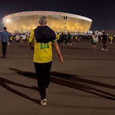 Técnico do Santos, Odair Hellmann marca presença na estreia do Brasil na Copa