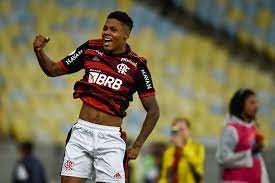 Dorival Júnior rasga elogios a Matheus França, joia da base do Flamengo