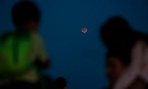 Eclipse lunar terá Lua de Sangue na madrugada desta terça-feira