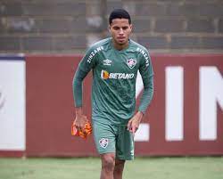 Alexsander celebra estreia pelo Fluminense e lembra dispensa