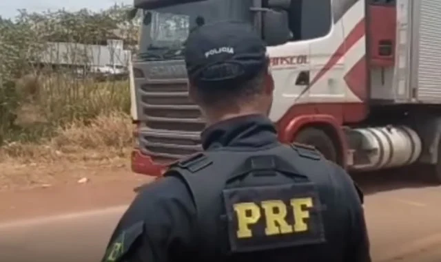 PRF registra 22 interdições e dez bloqueios em estradas federais
