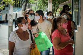 COE recomenda retorno do uso de máscaras para crianças e pessoas com sintomas gripais