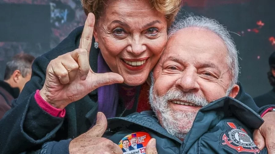 Possível embaixadora, ex-presidente Dilma nega que pediu cargo a Lula