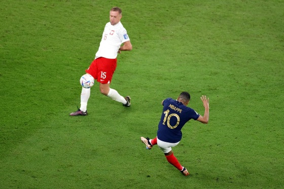 COPA DO MUNDO 2022:    Mbappé brilha, se credencia a melhor da Copa e coloca França no caminho do tri