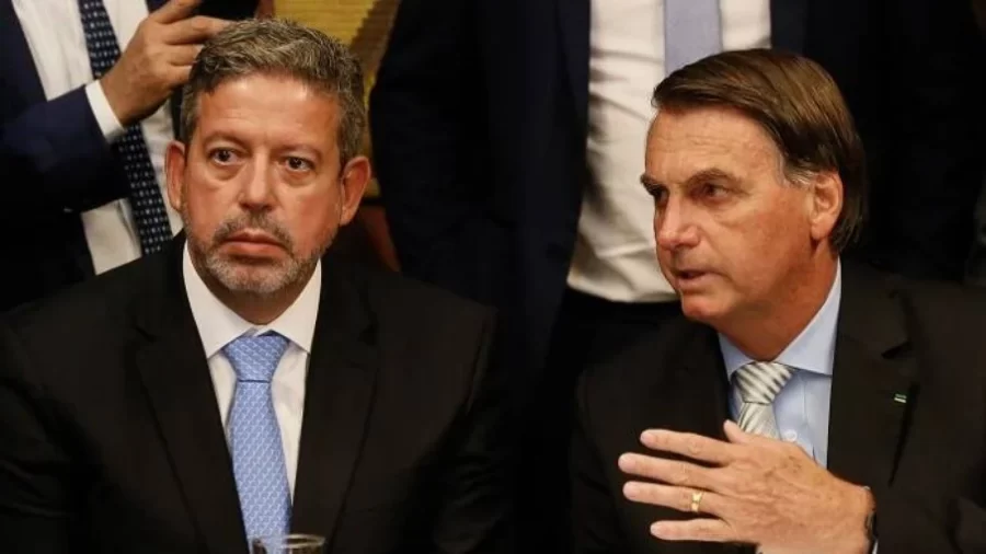 Lira concede aposentadoria a Bolsonaro; valor deve passar de R$ 30 mil