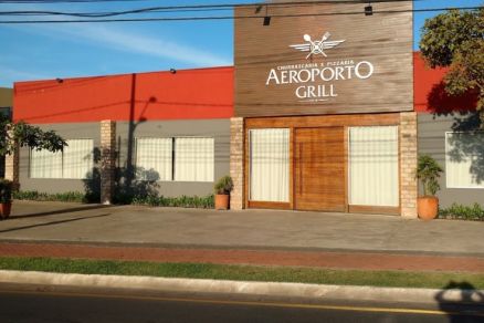 POR DÍVIDA: Homem invade churrascaria em VG e tenta esfaquear garçom