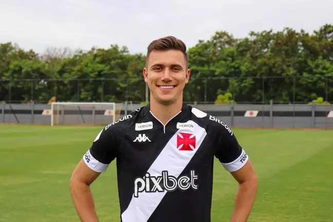 Ex-Corinthians, Lucas Piton é anunciado pelo Vasco até dezembro de 2026