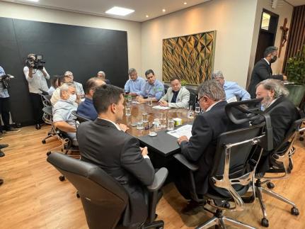 MT:  11 BAIRROS AFETADOS:  Reunião termina sem consenso entre Estado e prefeitura para liberar asfaltamento de 11 bairros de Cuiabá