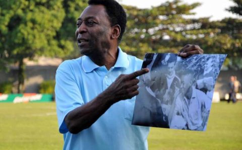 Ex-companheiro de Pelé no Santos se encontra com o amigo e tranquiliza sobre estado de saúde do Rei