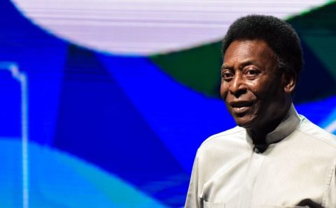 Filho de Pelé chega a hospital para passar Natal ao lado do pai