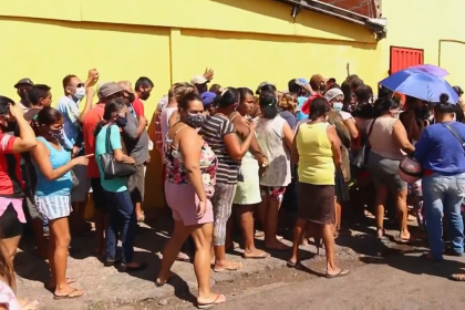 MT:  SEM PERSPECTIVA DE CEIA: FILA DA FOME:  Sem renda, mulheres ‘madrugam’ para ganhar 1 kg de ossinho