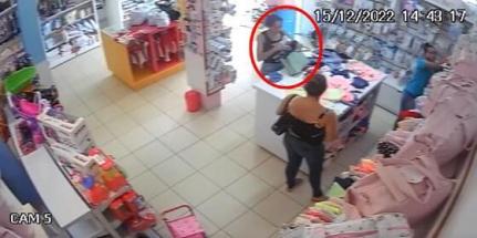 Vídeo; mulheres distraem vendedora e furtam peças de loja