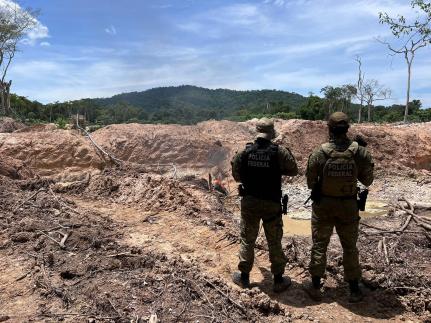 PF destrói máquina e motores em operação contra garimpo ilegal em MT