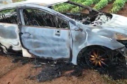 NOITE DE TERROR: Ladrões fazem família refém e queimam Honda Civic em MT