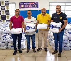 Polícia Civil entrega 500 cestas básicas para famílias participantes de projeto social em Barra do Garças