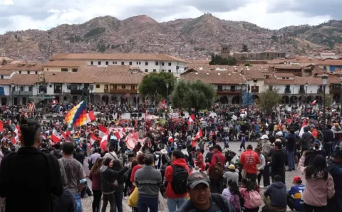 Protestos no Peru bloqueiam turistas doentes e famintos em cidade remota