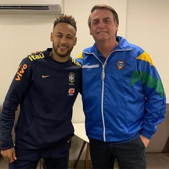 FUTEBOL:    Bolsonaro concedeu a Neymar uma das maiores honrarias antes de deixar cargo