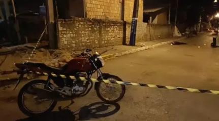Sete são acusados de matar adolescente a tiros na rua