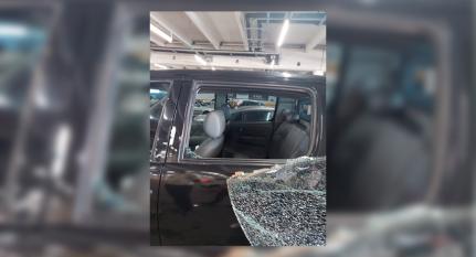 Vidro de carro de PM é estourado em estacionamento de supermercado em Cuiabá