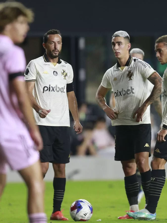 Novo lateral do Vasco, Puma Rodríguez rasga elogios a Nenê