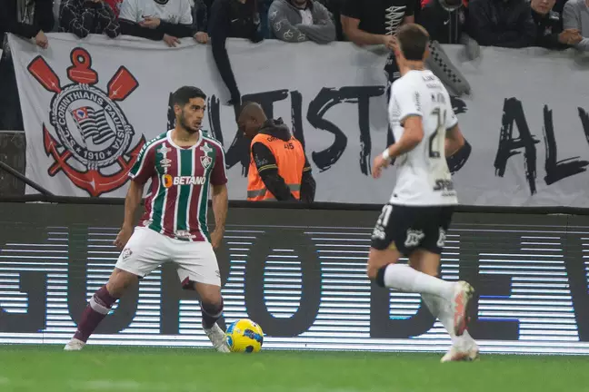 Fluminense renova contrato com Michel Araújo até o fim de 2025