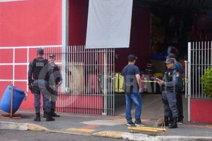 Dono de banca é morto a tiros na frente do filho em camelô de MT