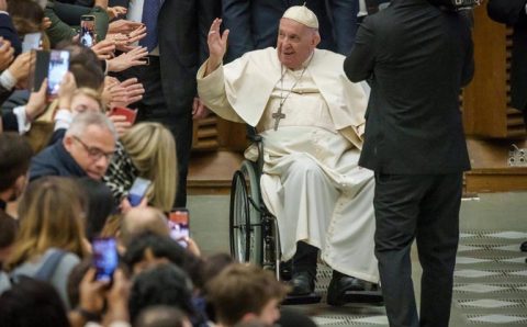 A demissão de Francisco não foi acelerada pela morte de Bento ou pelo Sínodo até 2024, dizem os especialistas