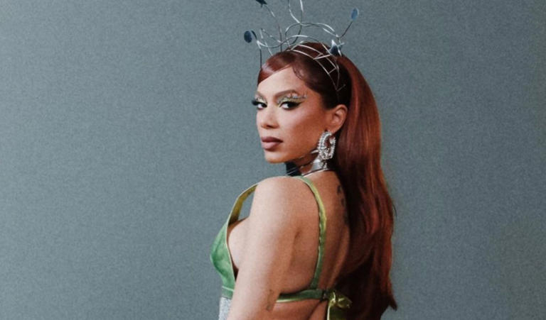 Anitta aposta em look futurista para show em Brasília e recebe elogios de famosos: “Deusa”