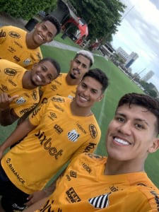Santos treina com destaques da Copinha no time profissional; Soteldo preocupa