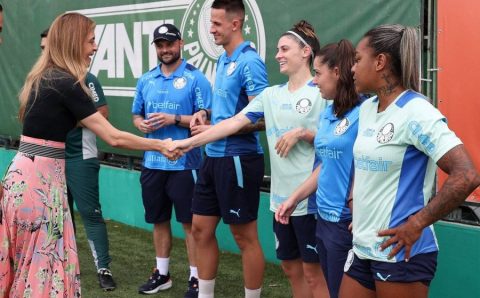Com presença de Leila Pereira, Palmeiras feminino segue preparação para a próxima temporada