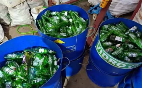 DECRETO DE RECICLAGEM DE VIDROS BUSCA REDUZIR DANOS DE 1,3 MILHÃO DE TONELADA DESCARTADA NO MEIO AMBIENTE