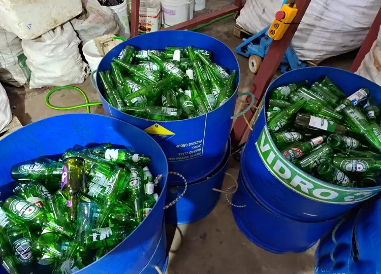 DECRETO DE RECICLAGEM DE VIDROS BUSCA REDUZIR DANOS DE 1,3 MILHÃO DE TONELADA DESCARTADA NO MEIO AMBIENTE