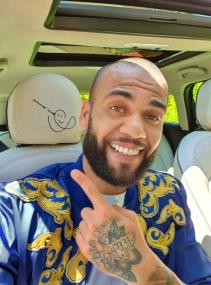Pumas rescinde contrato de Daniel Alves após prisão preventiva por agressão sexual na Espanha
