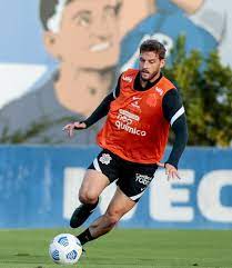 Corinthians renova com zagueiro que nunca atuou pelo clube; entenda